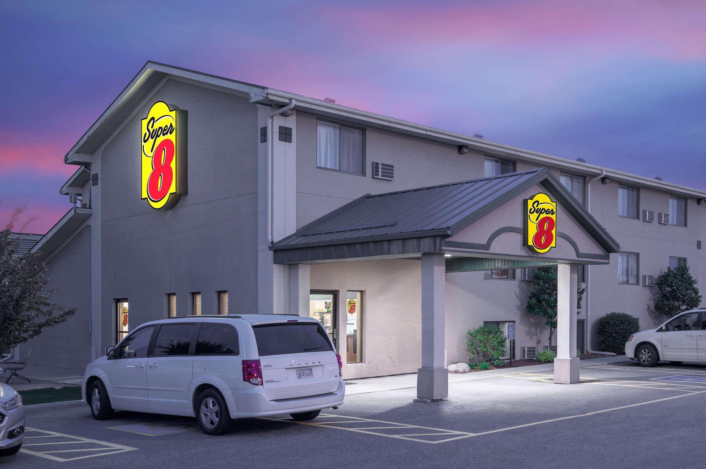 Hotel Super 8 By Wyndham Willmar Extérieur photo